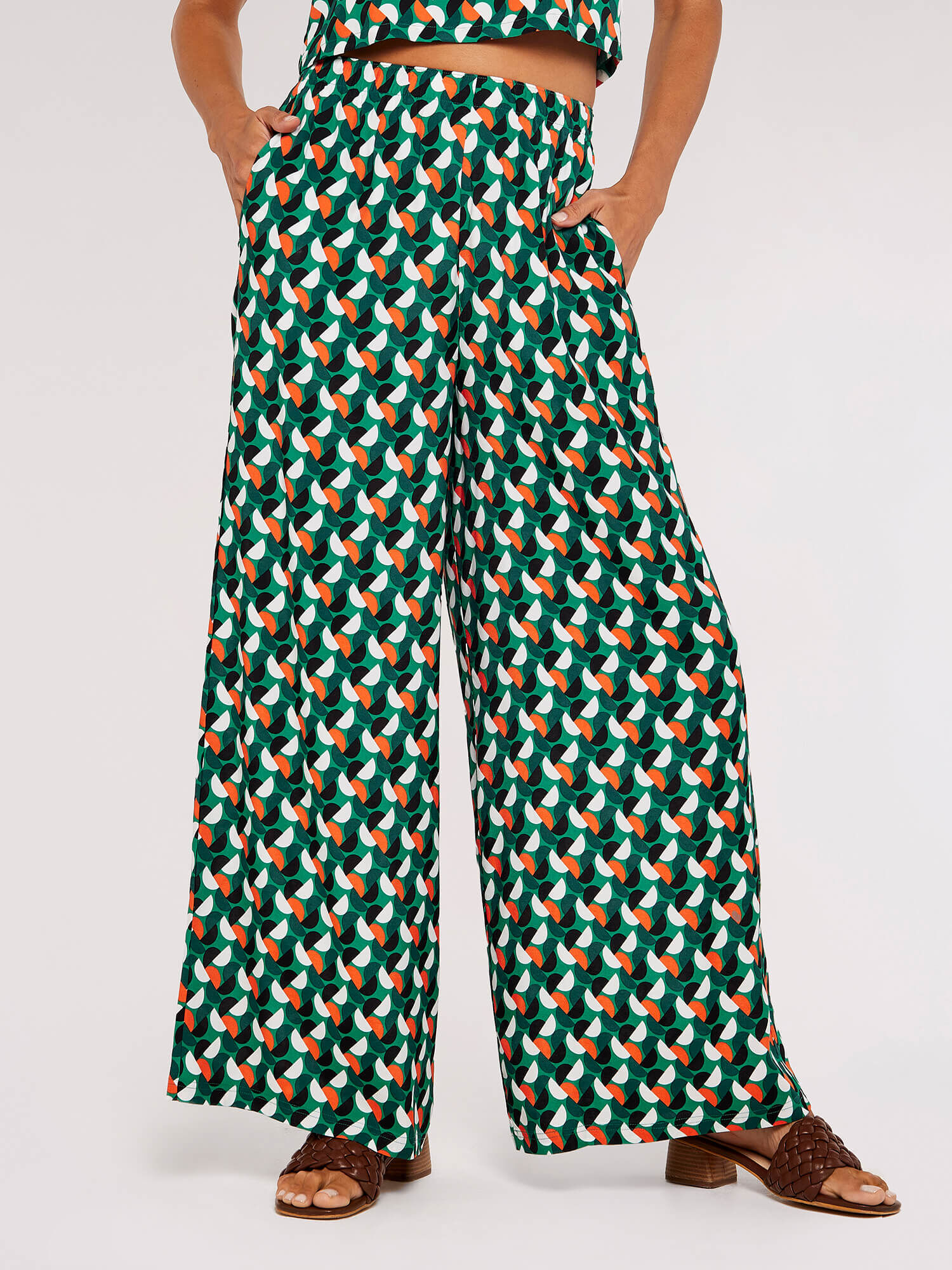 Cut-out-detail patterned trousers - Black/Green patterned - Ladies | H&M IN