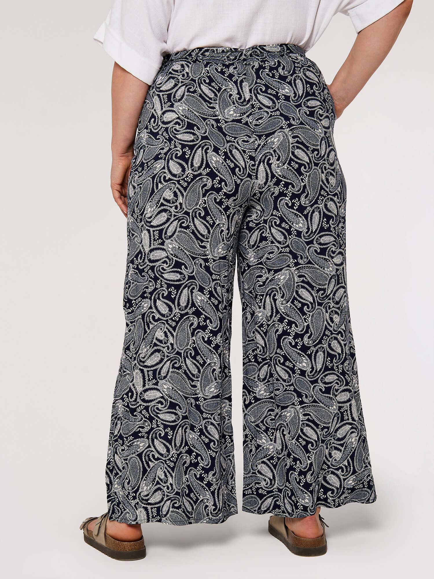 SWEET PEA WIDE LINEN TROUSERS ⋆ Colmers Hill Fashion